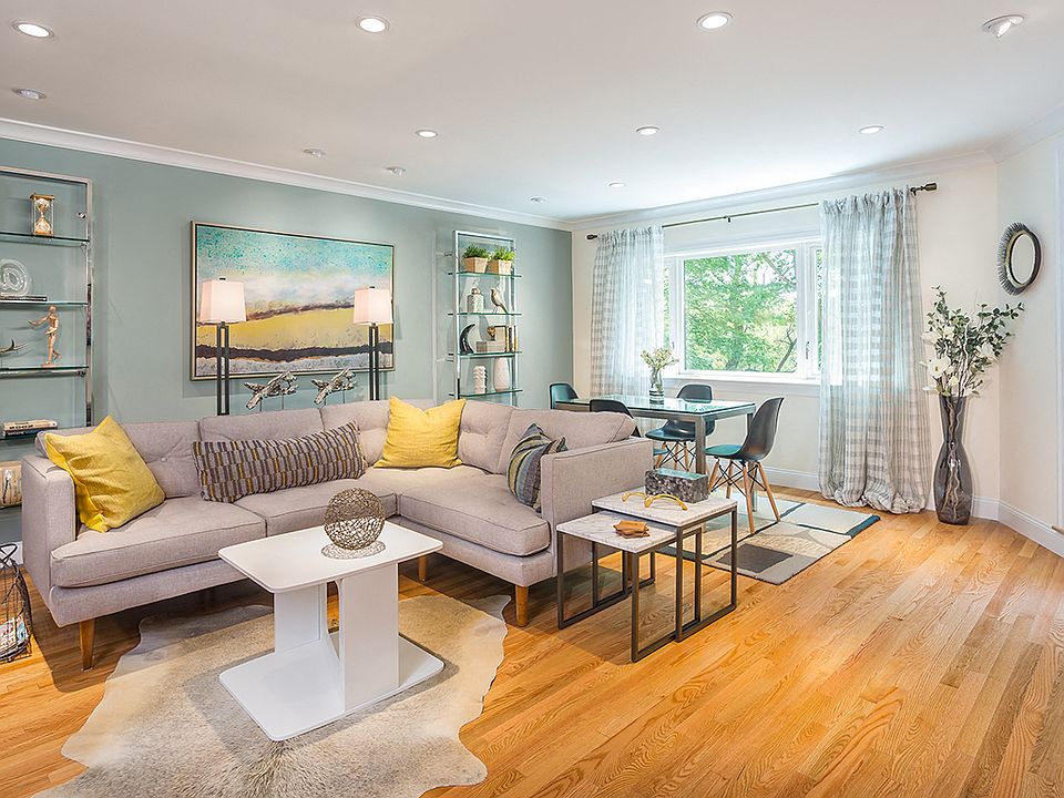 Open concept living/dining room