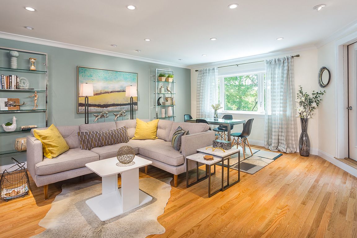 Open concept living/dining room