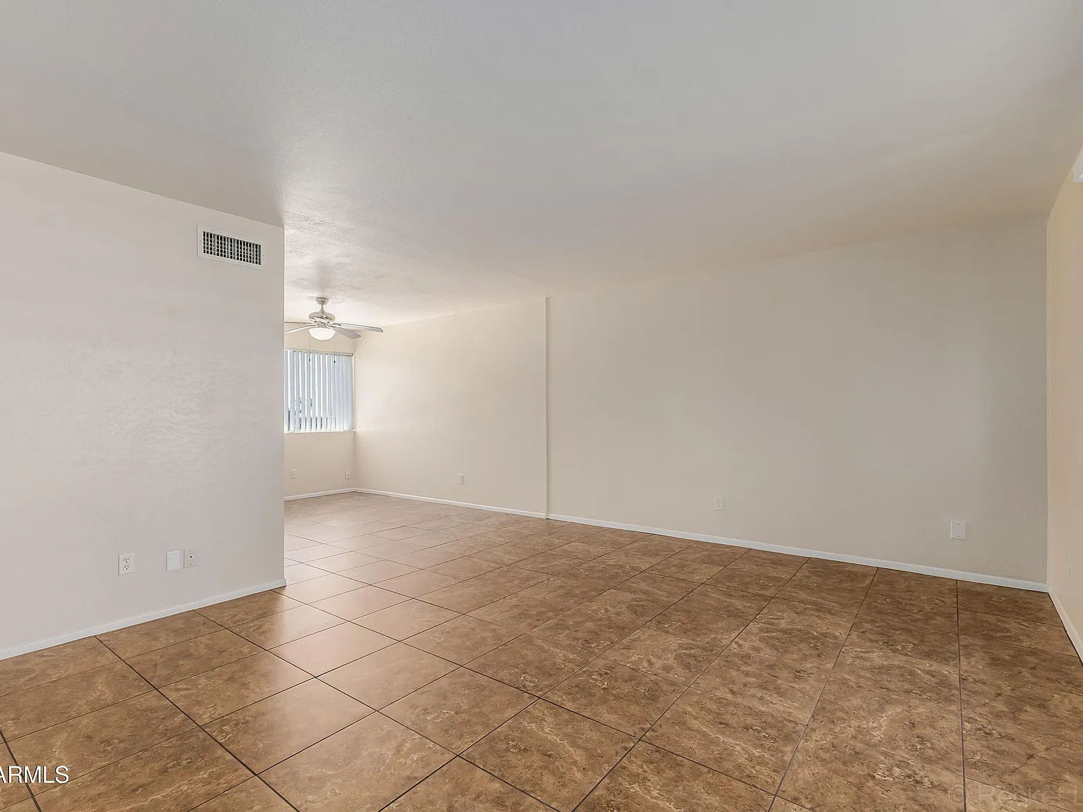 1 bed, 1.0 bath, 837 sqft, $1,400 — Photo 3