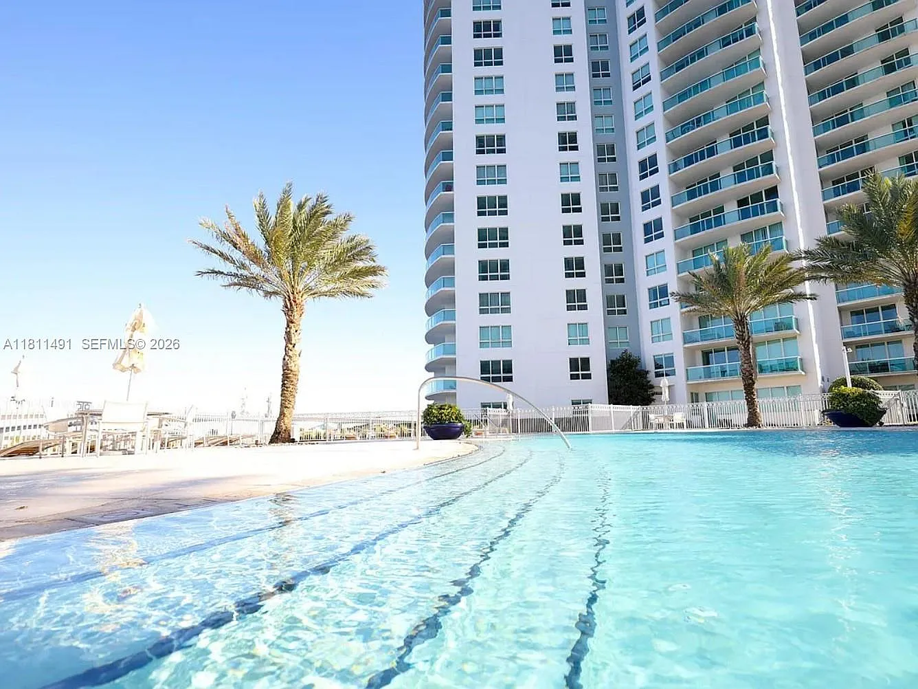 3 bed, 3.0 bath, 2079 sqft, $4,200 — Photo 3