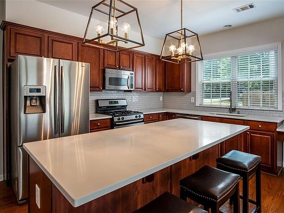 4th image of 105 Susobell Pl