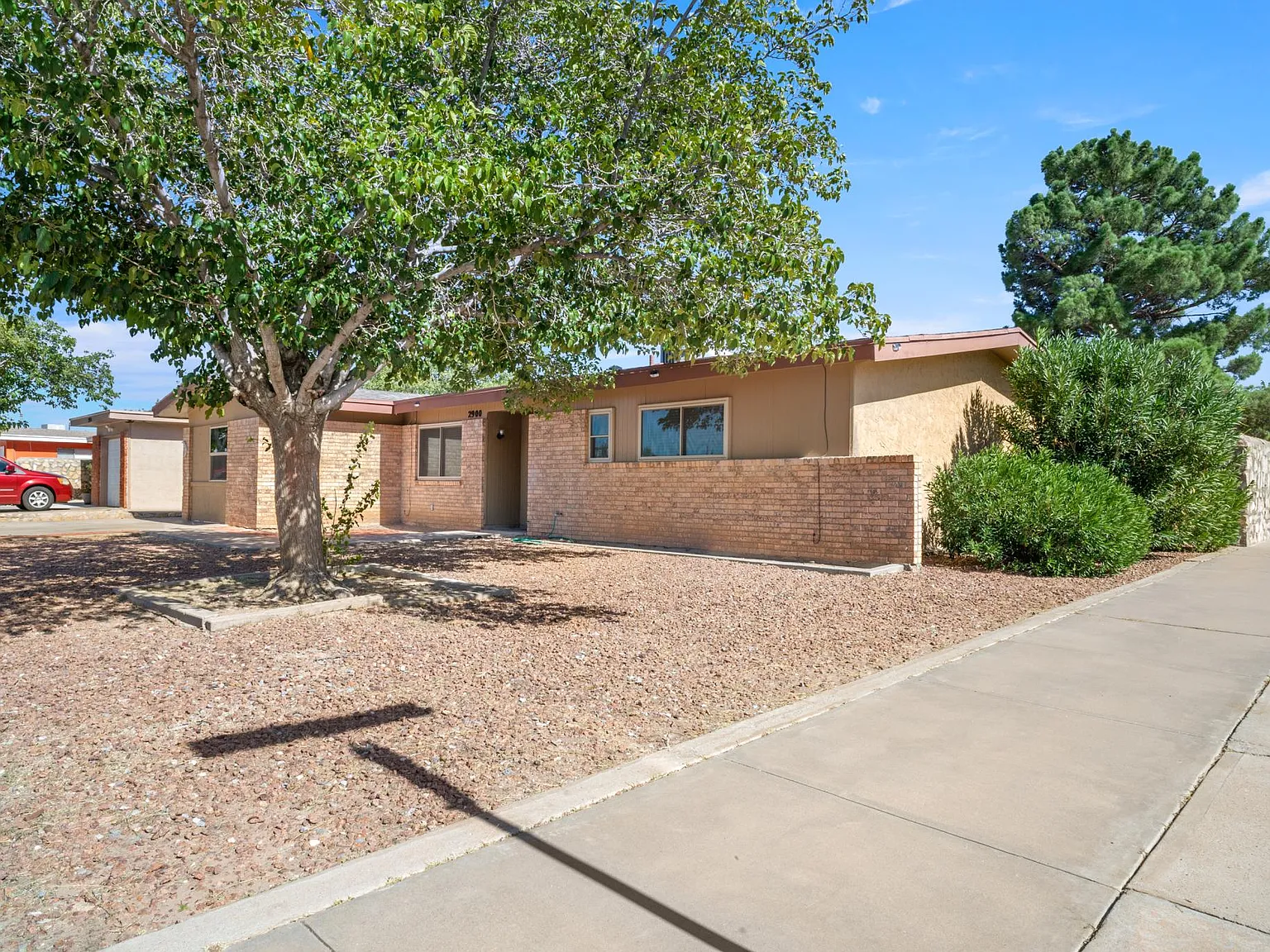 5 bed, 1614 sqft, $1,800 — Photo 2
