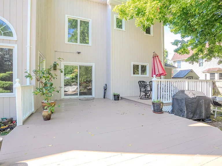 61 Amherst Way — Photo 50