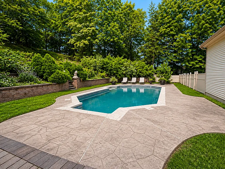 4 McNamara Dr — Photo 38