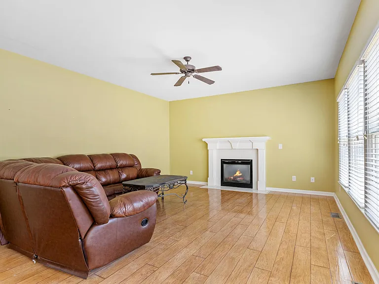 1912 Arbor Springs Way — Photo 12