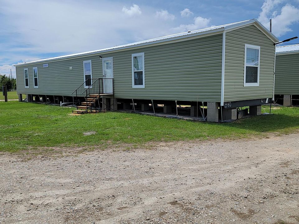 Brand New 16x72 3bdr. 2ba 1152 sq.ft. in small community.