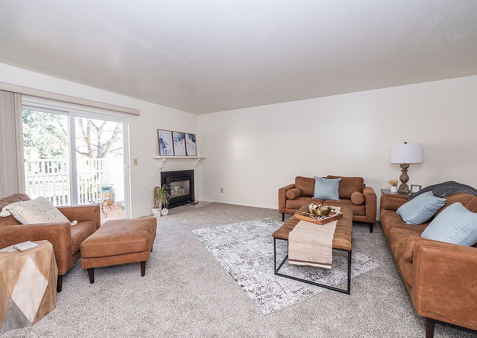 1st image of 621 Coachman Way
