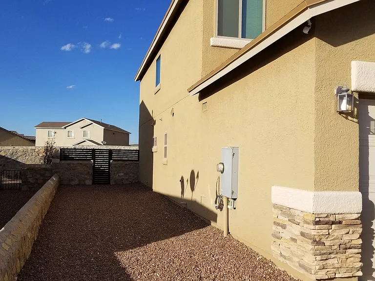 7653 Mammoth Ln — Photo 2