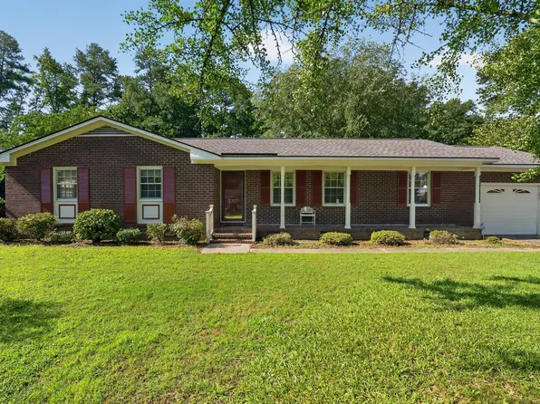 1307 Charles Dr, Laurinburg, NC 28352