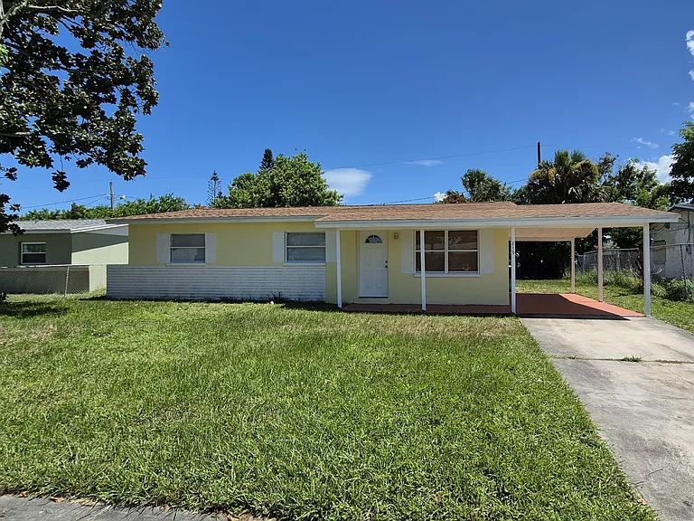 819 Cedar Dr — Photo 1