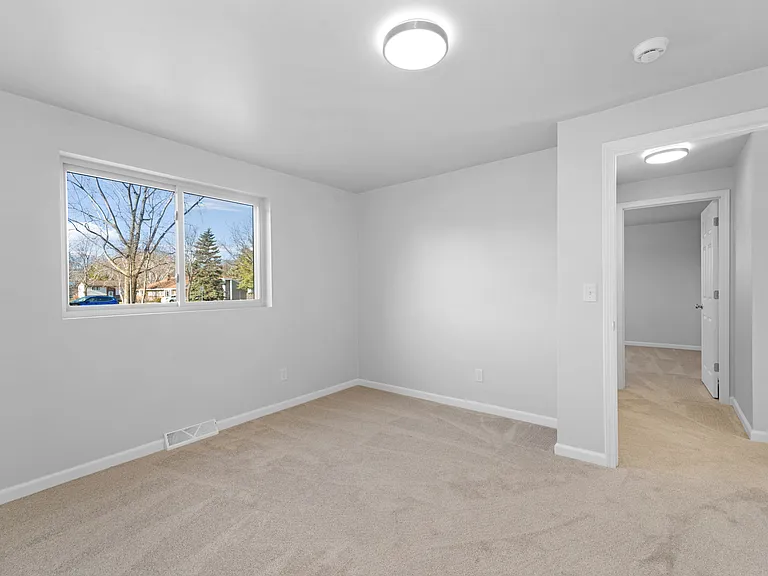3209 E Canary St — Photo 4