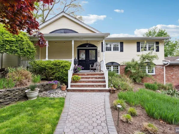 156 Leach Ave, Park Ridge, NJ 07656