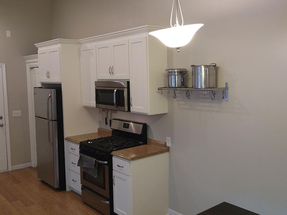 2nd image of 297 Morton St E