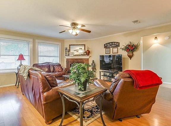 4th image of 335 Meador Ln