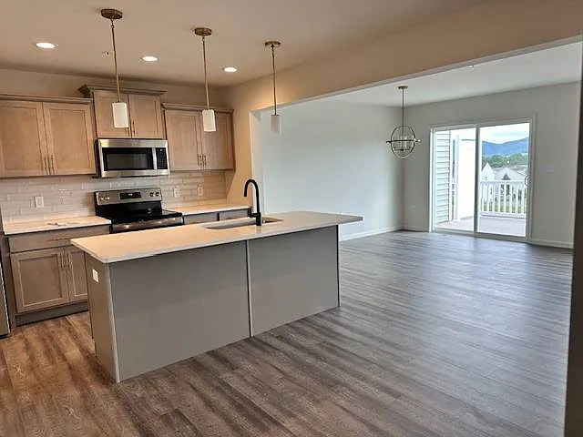 Building Photo - 102 Lantern Ln