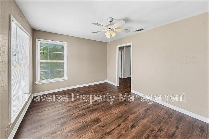 2 bed, 1.0 bath, 920 sqft, $1,495 — Photo 3