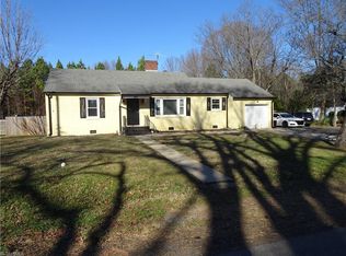 345 E Starmount Ave, Liberty, NC 27298