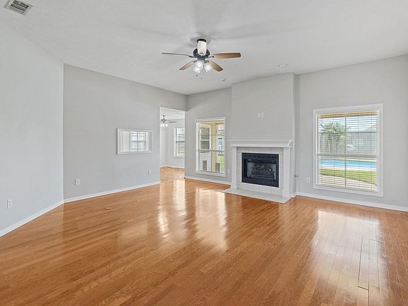 3rd image of 337 Oxford Ct