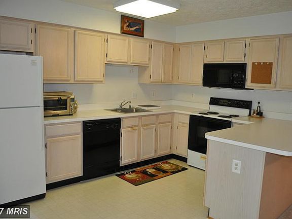 3rd image of 613 Admiral Dr Unit 207