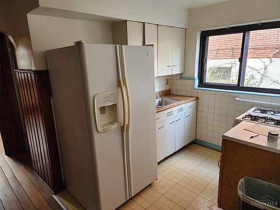 5th image of 2813 Temple Ave