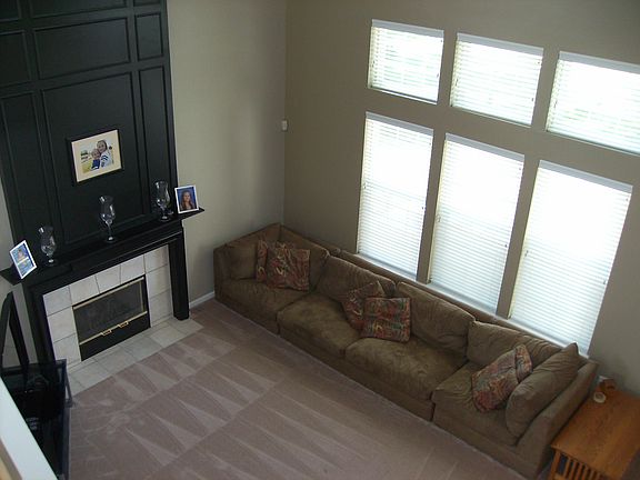 3rd image of 305 E Columbine Ln