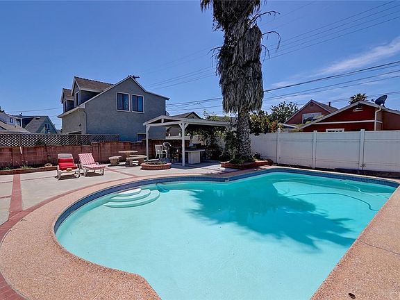 4th image of 17805 Doty Ave