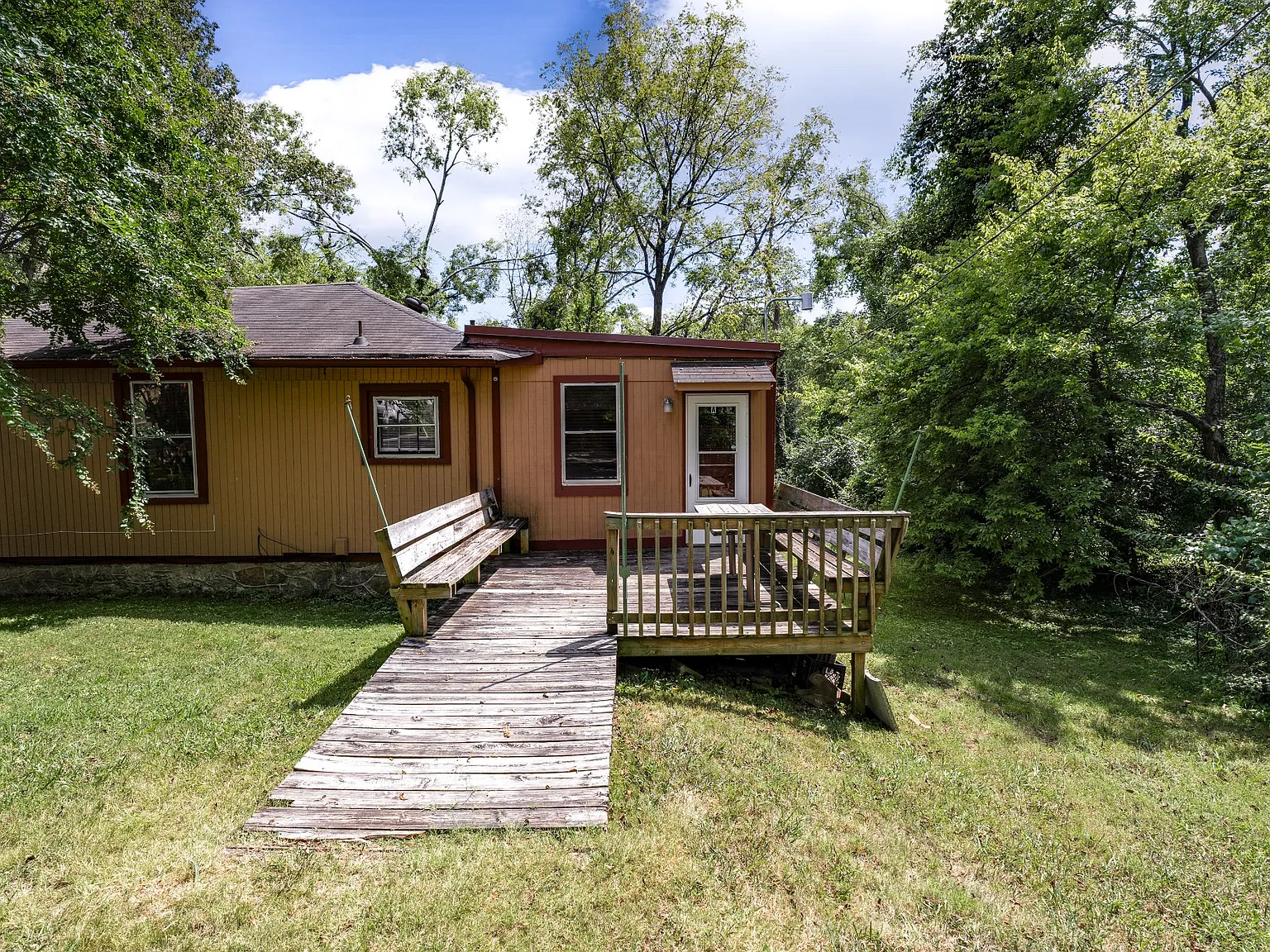 2 bed, 855 sqft, $1,895 — Photo 1