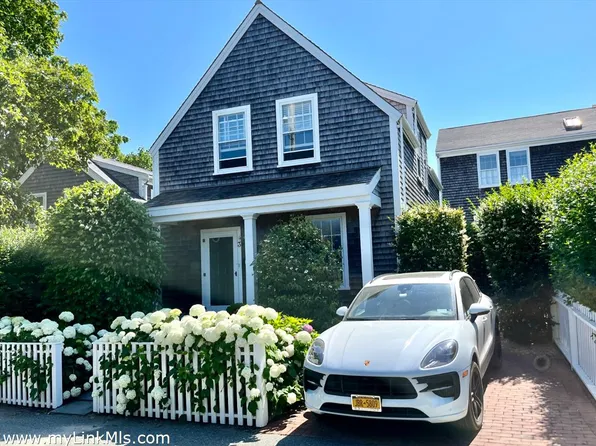 3 Lowell Pl, Nantucket, MA 02554
