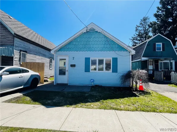 7 Gravel Pl, Buffalo, NY 14218