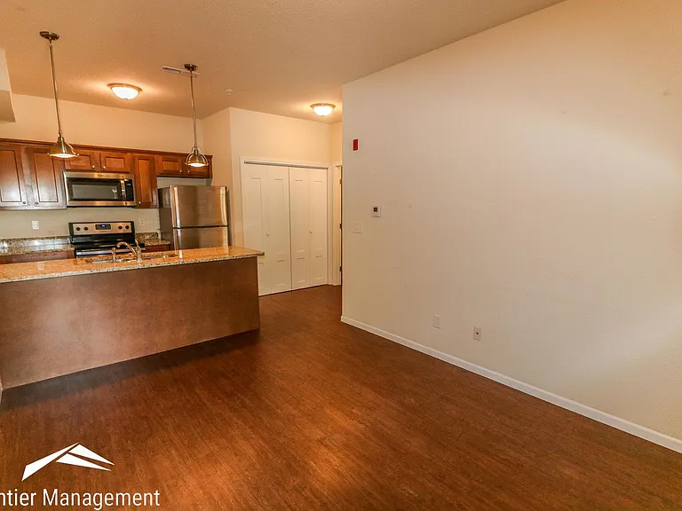 1024 Fremont — Photo 4