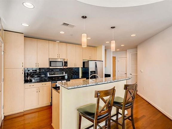 3rd image of 860 Peachtree St NE