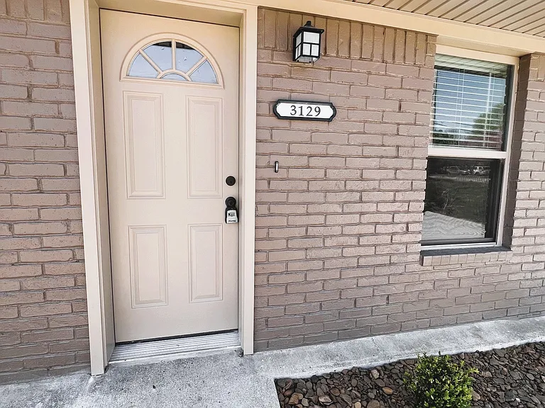 3127 N Old Missouri Rd — Photo 2