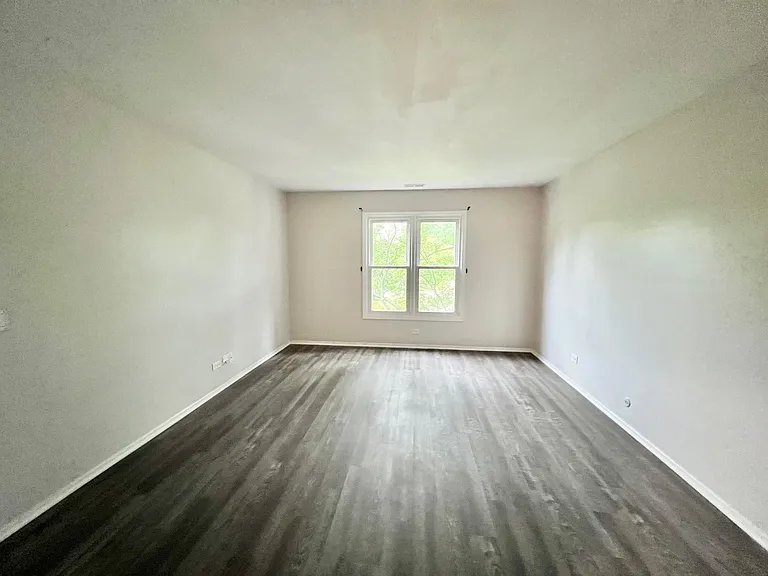 1415 Sutton Ct — Photo 5