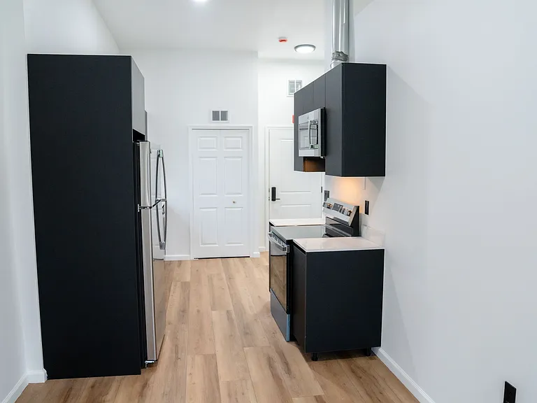 9301 Oakland Ave — Photo 28