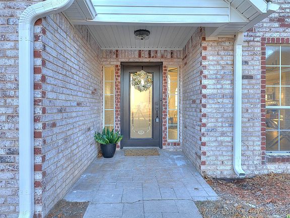 4th image of 26520 Arrowood Dr