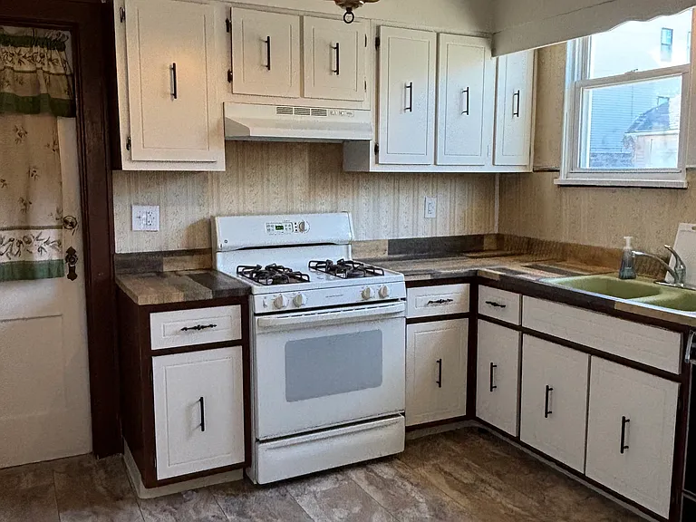 1400 Maple Ave #1 — Photo 6