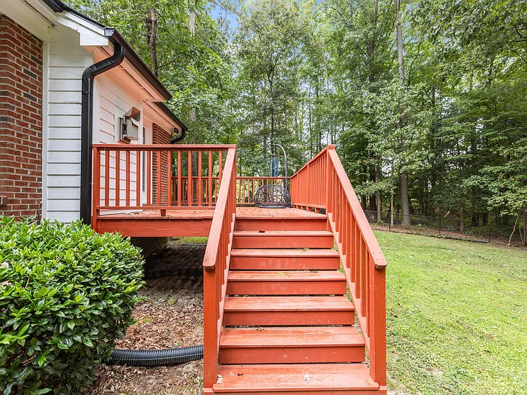 109 Oaklake Ct — Photo 40