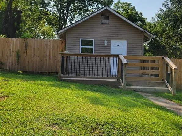 4208 Spruce Ave, Kansas City, MO 64130