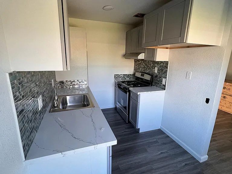 153 4th St #7 — Photo 1
