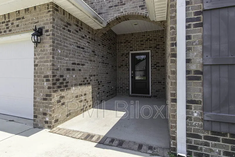 4 bed, 3.0 bath, 2486 sqft, $2,700 — Photo 2