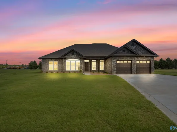 32 Abington Dr, Trinity, AL 35673