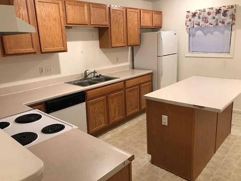 2 bed, 2.5 bath, $1,295 — Photo 2