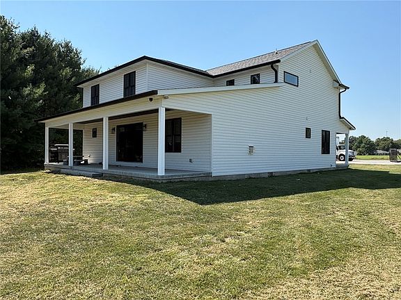 4th image of 8 Sunrise Dr