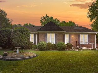 1641 Regency Dr, Burlington, NC 27215