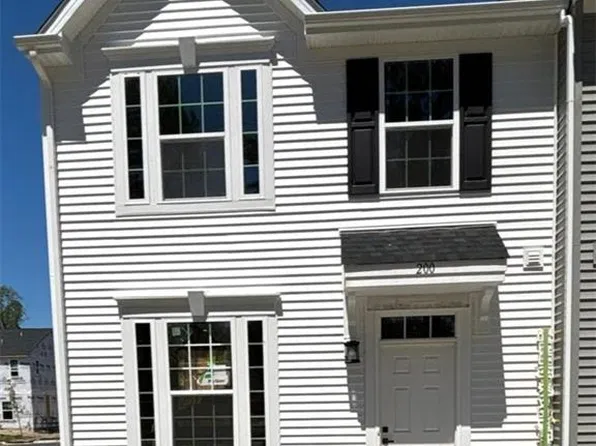 200 Reids Place Dr, Suffolk, VA 23434