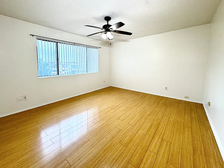 13105 Kornblum Ave — Photo 19