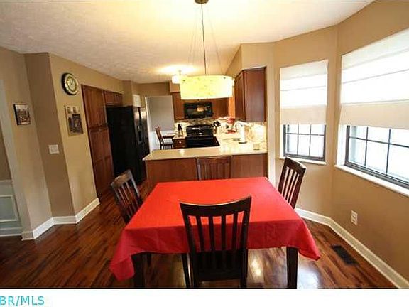 5th image of 7610 Summerwood Dr