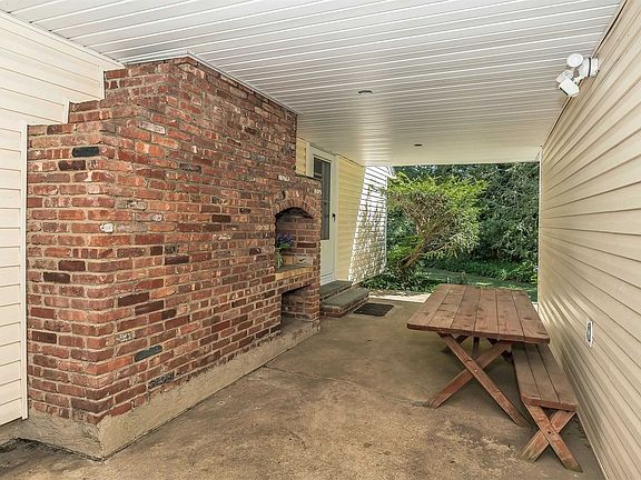 5th image of 14 Dumond Pl