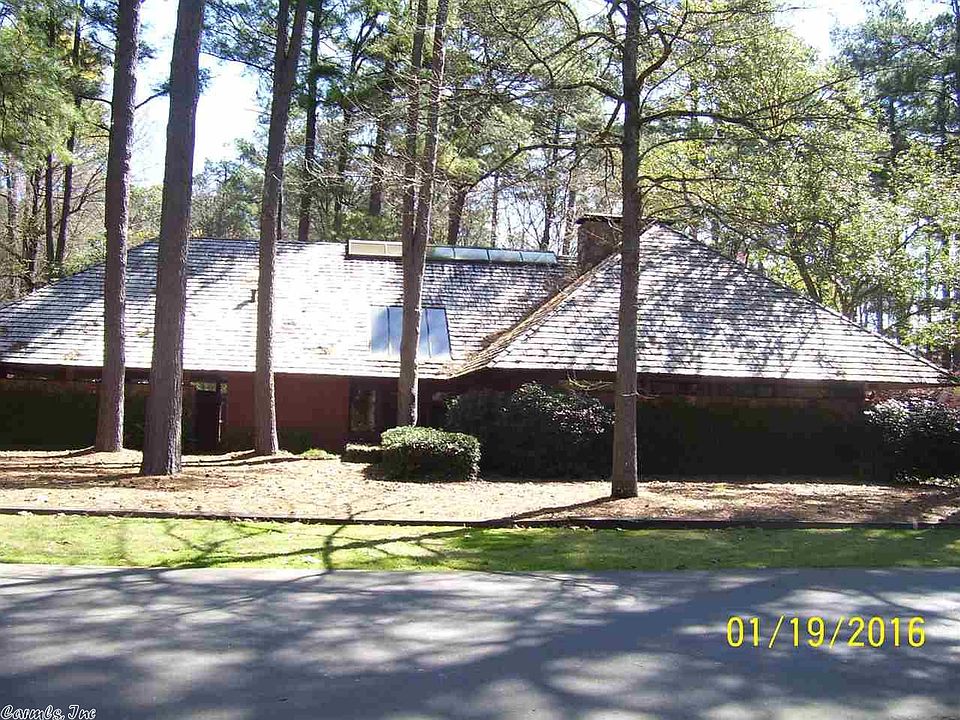 1st image of 15 Elmwood Cir