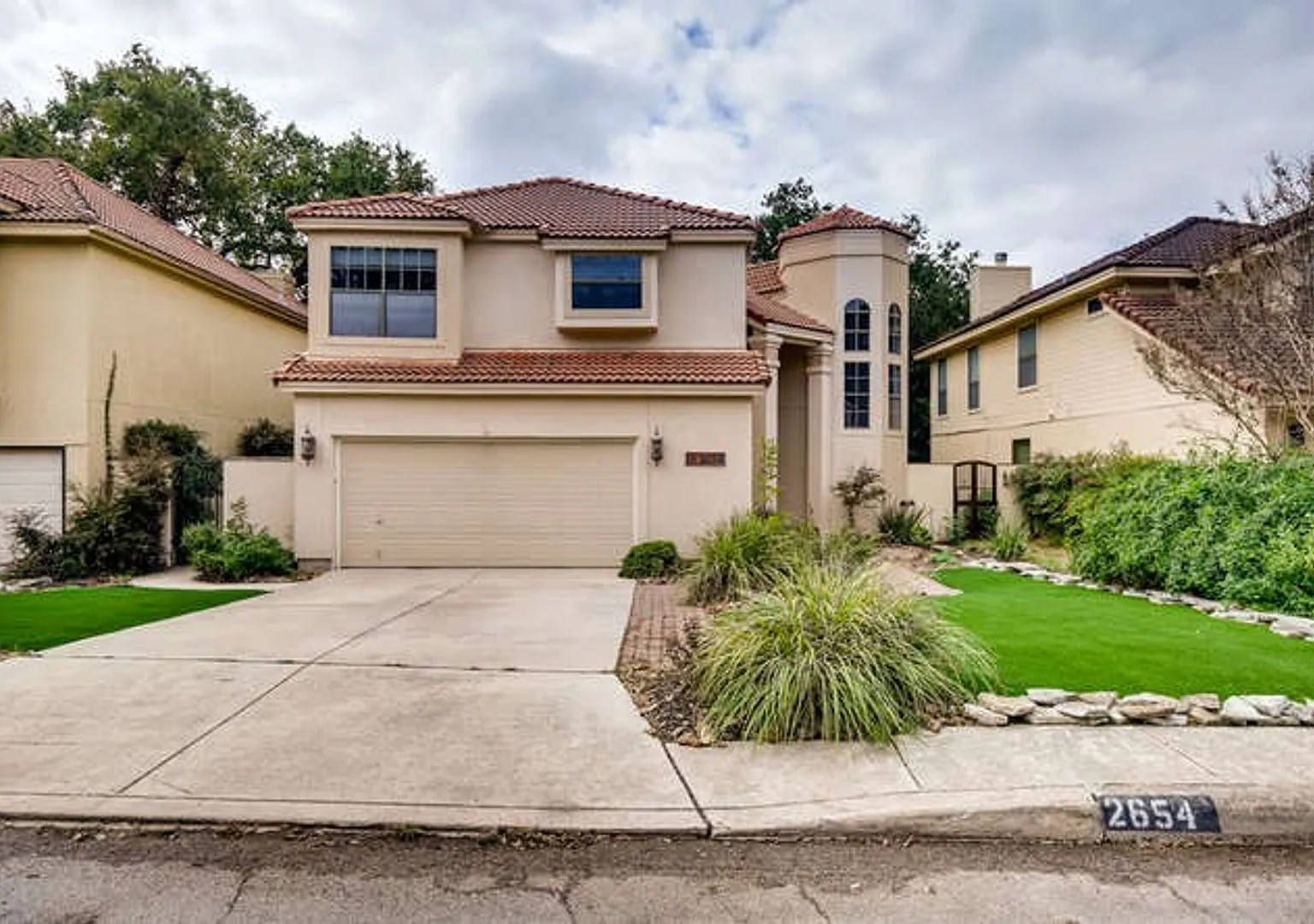Custom 3 BR/2.5 Bath in N.E. San Antonio — Photo 1